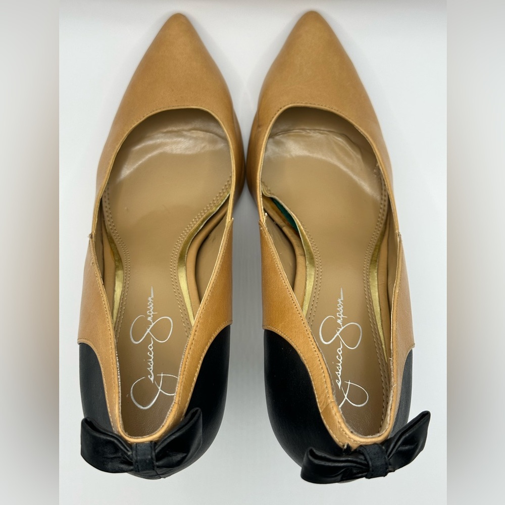 Jessica Simpson pumps with retro bow. Two toned